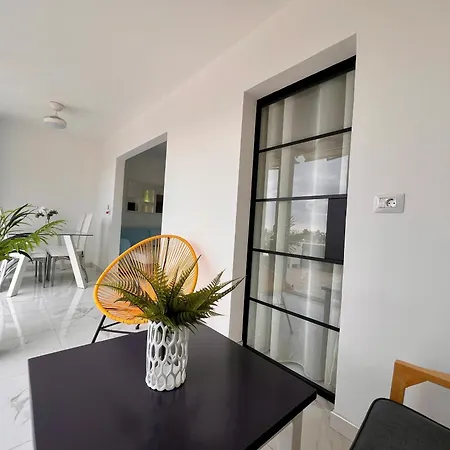 Апартаменти Serene Flat In Location Overlooking Siam Park Адехе