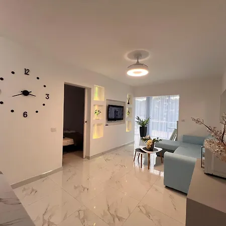 Апартаменти Serene Flat In Location Overlooking Siam Park Адехе