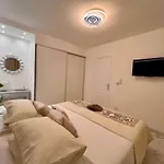 Serene Flat In Location Overlooking Siam Park * Адехе